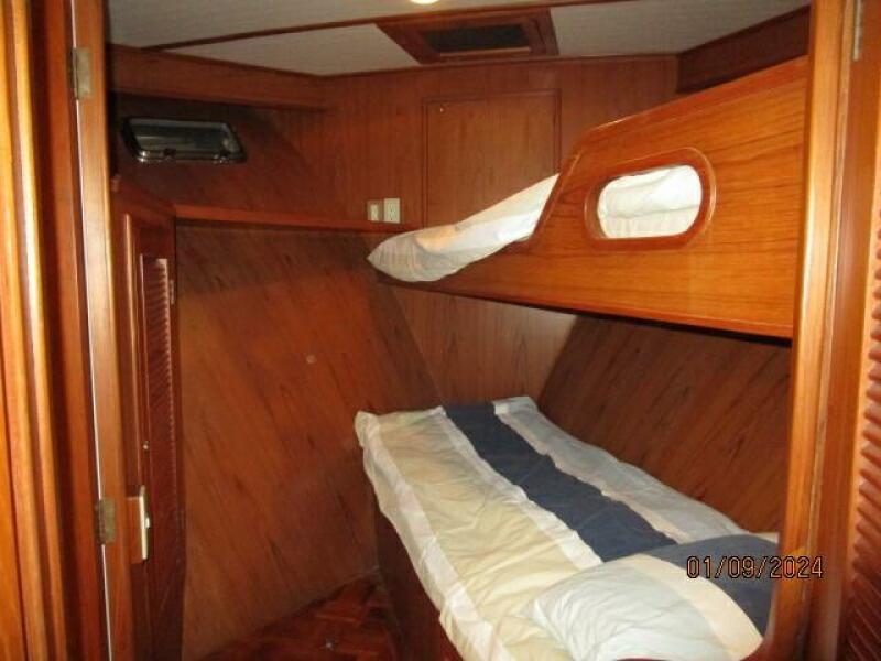 56' DeFever forward guest stateroom
