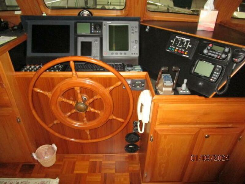 56' DeFever pilothouse helm