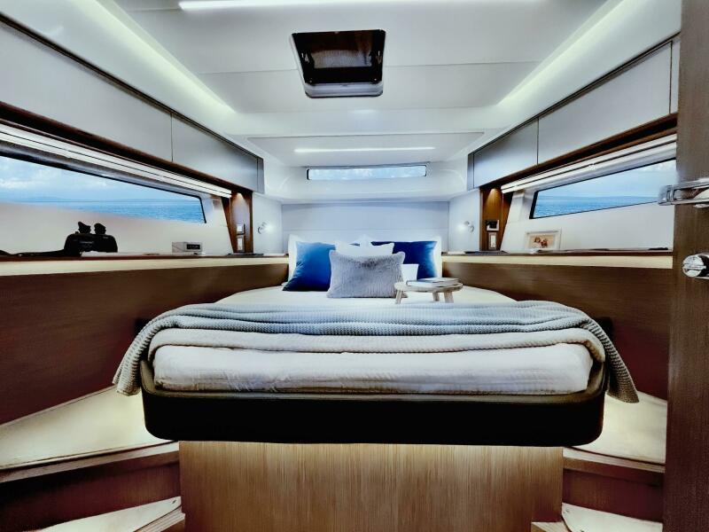 2027 Beneteau Antares 12 Fly