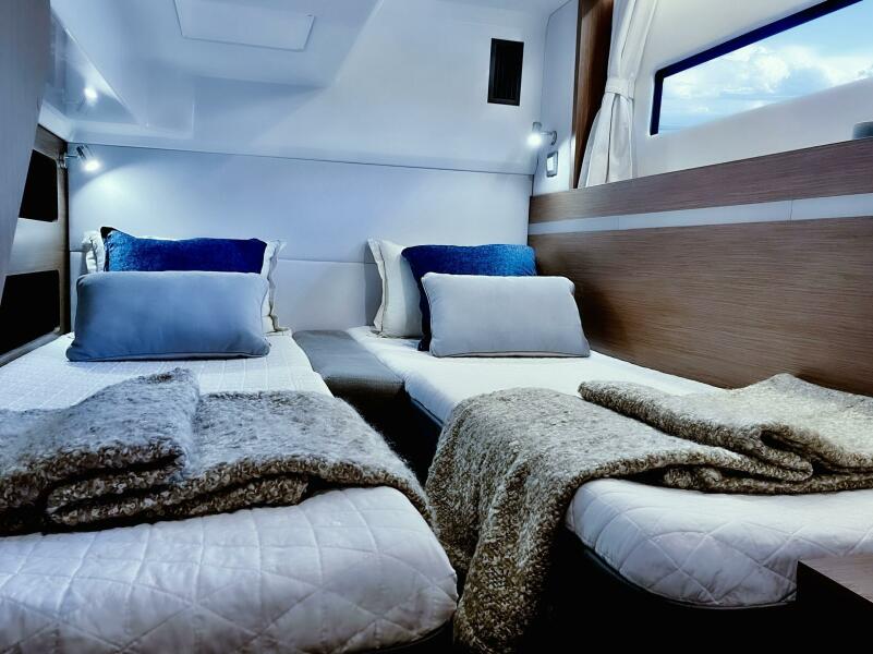2027 Beneteau Antares 12 Fly