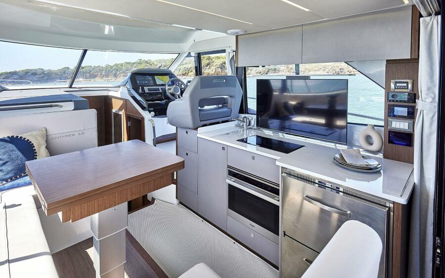 2027 Beneteau Antares 12 Fly
