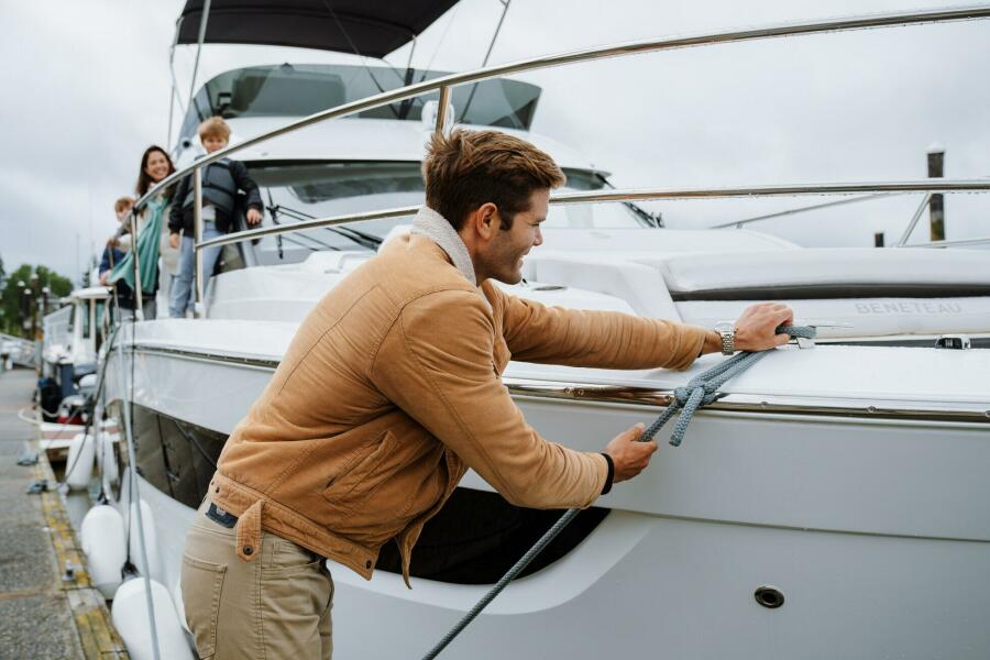 2027 Beneteau Antares 12 Fly