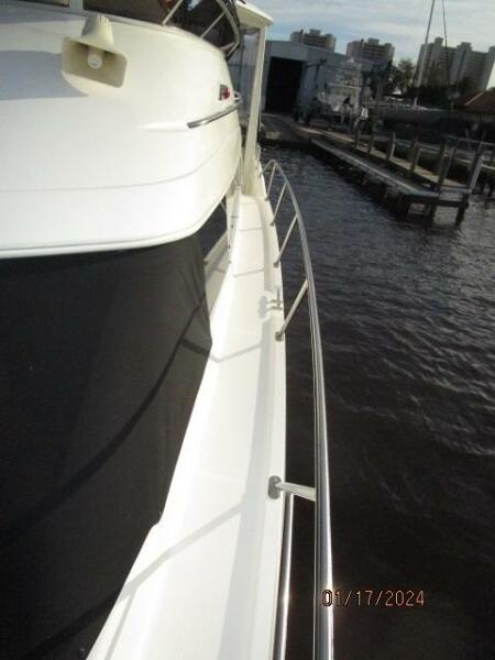 40' Meridian port side deck2