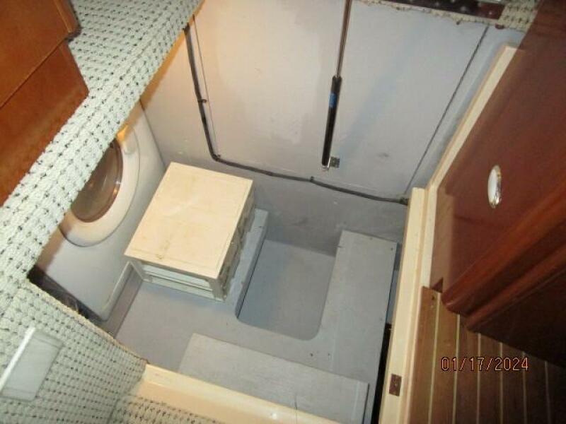 40' Meridian companionway storage