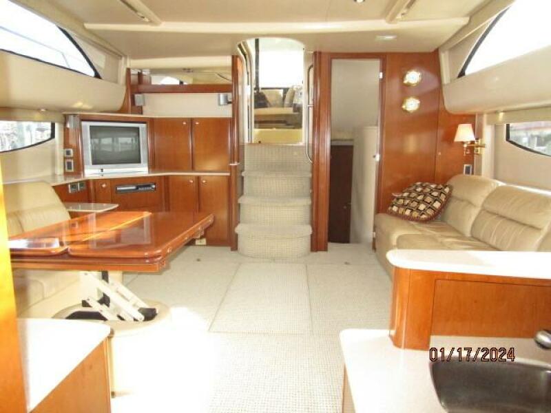 40' Meridian salon aft