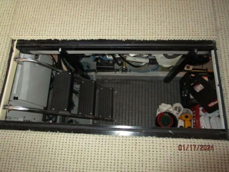 40' Meridian engine room access