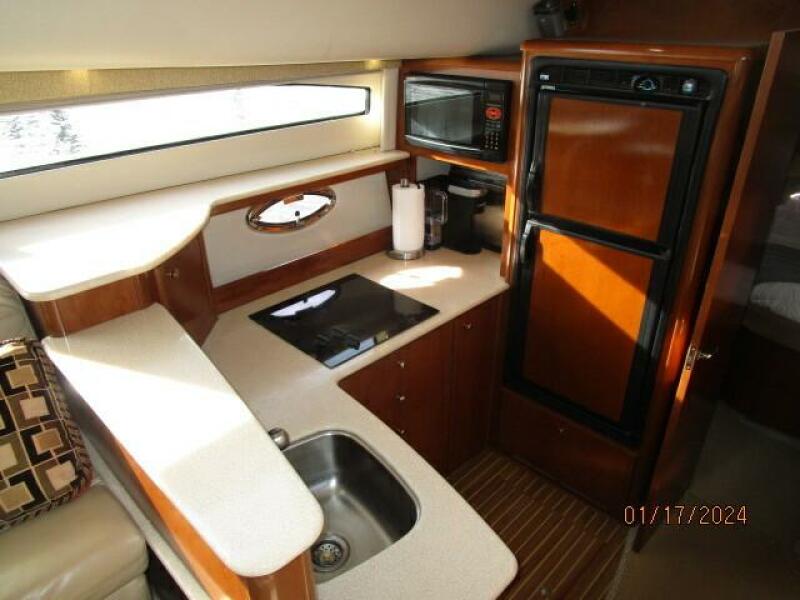 40' Meridian galley1