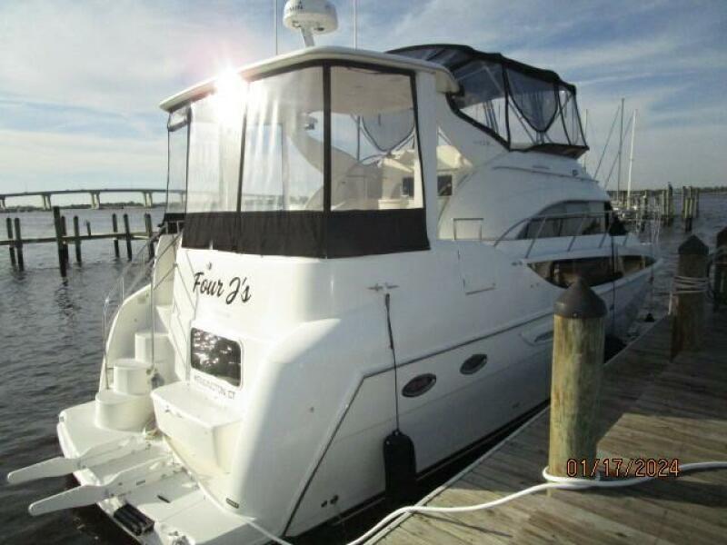 40' Meridian port aft profile