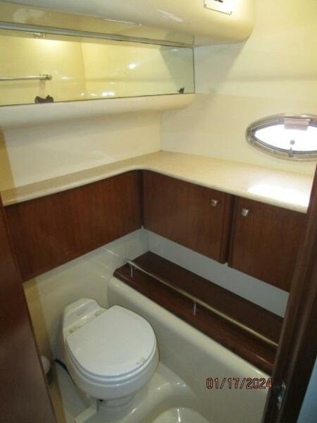 40' Meridian master stateroom head
