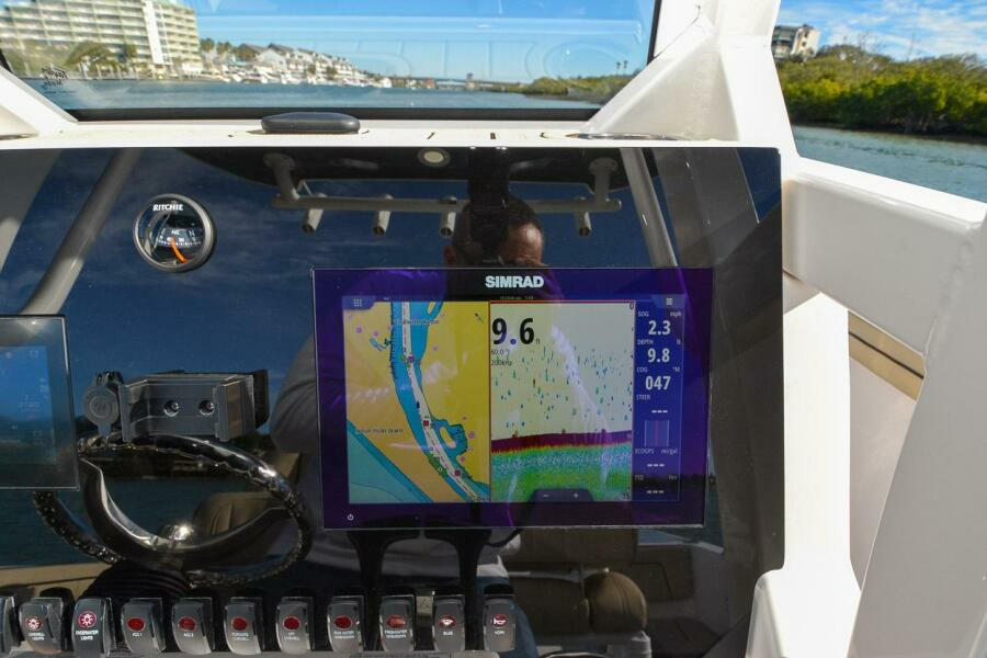 GPS Chartplotter & Fishfinder