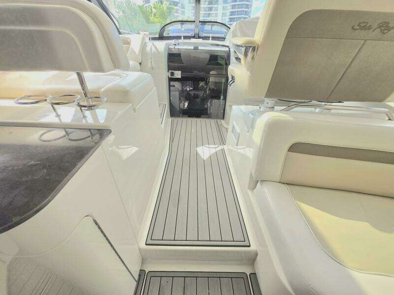 47ft Sea Ray Yacht For Sale