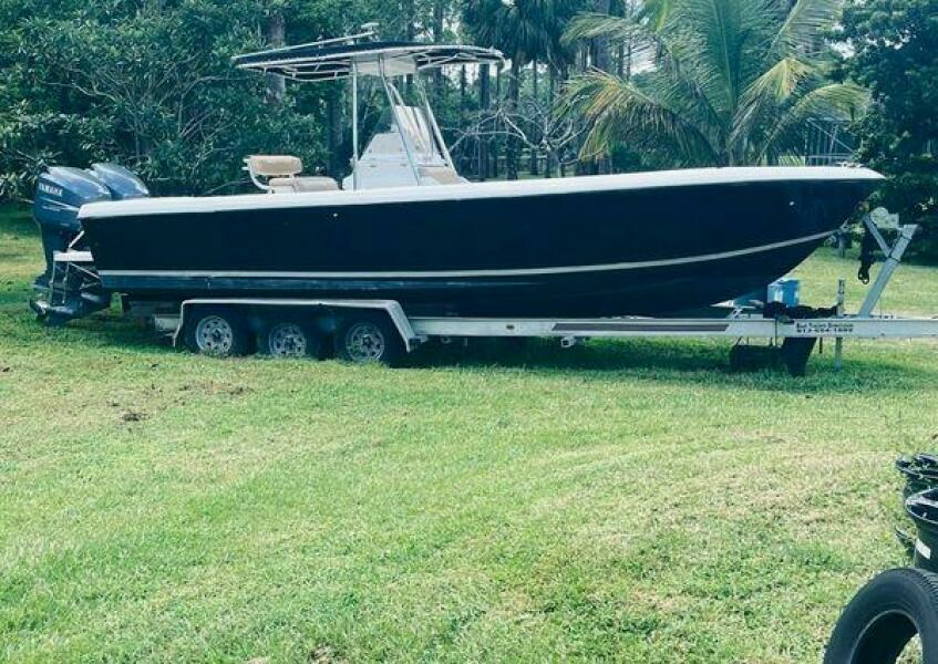 1997 Intrepid 284 Center Console