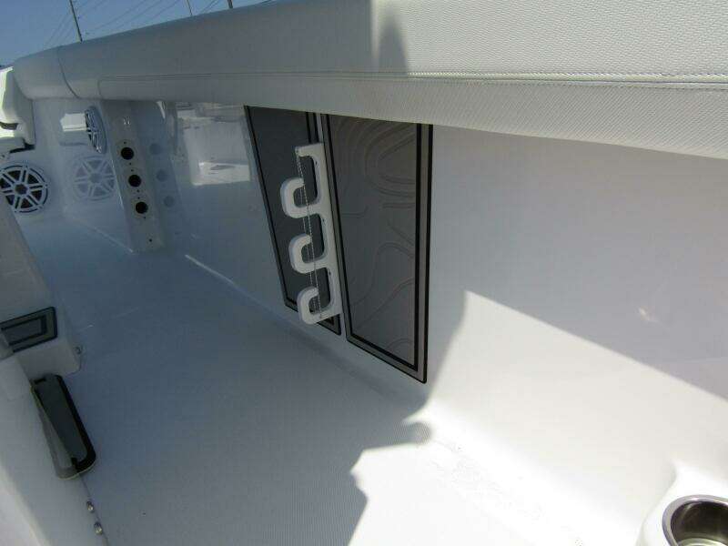 24ft Wellcraft Yacht For Sale