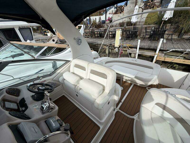 LUXE 32ft Sea Ray Yacht For Sale LUXE 32ft Sea Ray Yacht For Sale