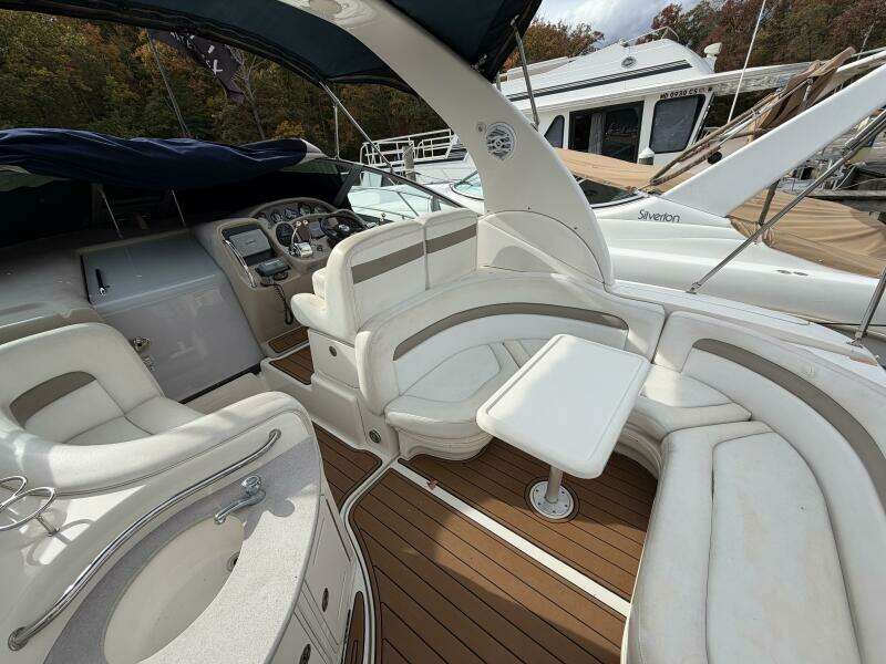 LUXE 32ft Sea Ray Yacht For Sale LUXE 32ft Sea Ray Yacht For Sale