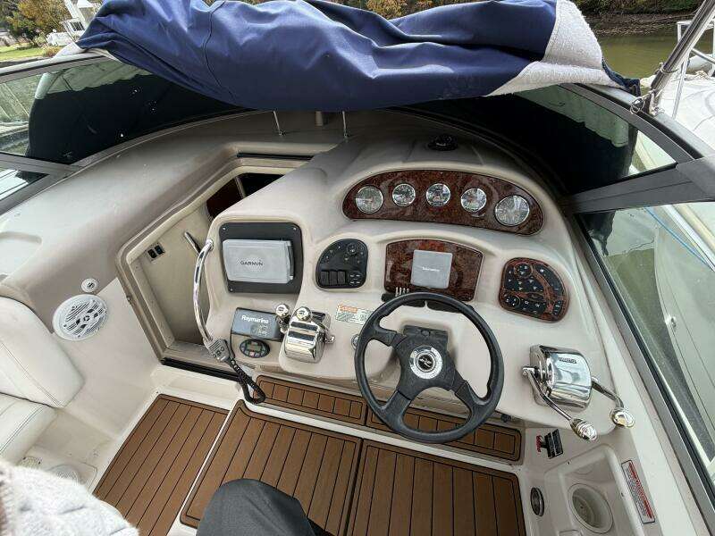 LUXE 32ft Sea Ray Yacht For Sale LUXE 32ft Sea Ray Yacht For Sale