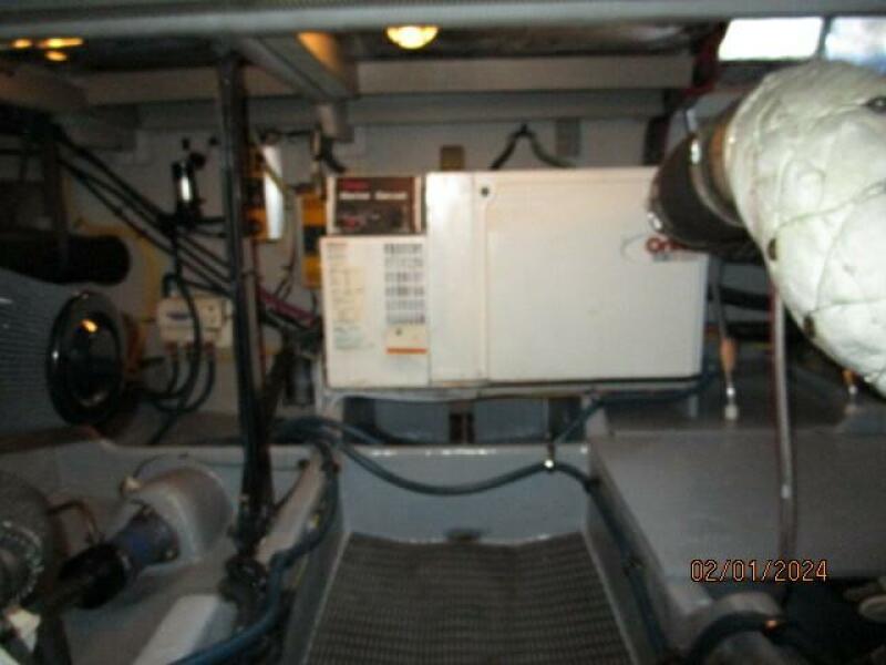 41' Meridian engine room aft
