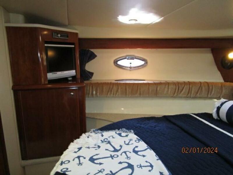41' Meridian master stateroom port