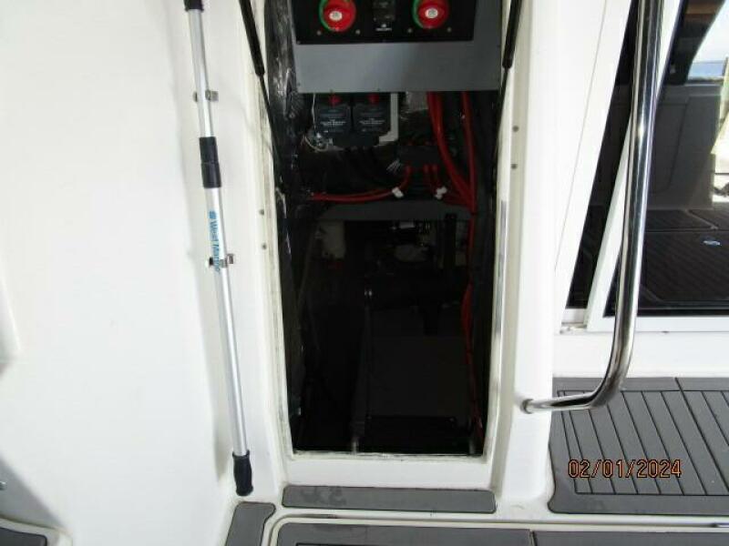 41' Meridian engine room access1