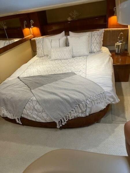 41' Meridian guest stateroom port