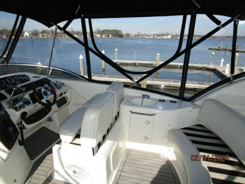 41' Meridian flybridge starboard