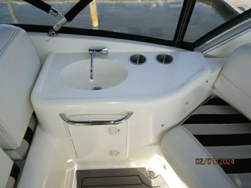 41' Meridian flybridge wetbar