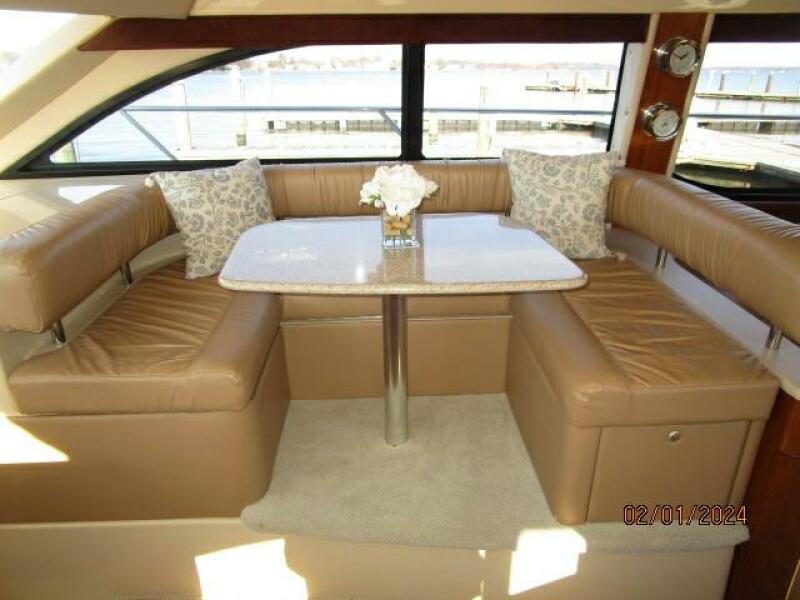 41' Meridian dinette