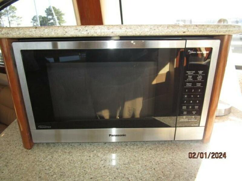 41' Meridian galley microwave oven