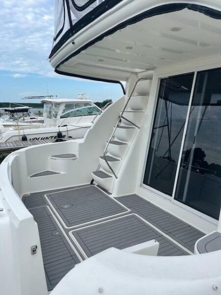41' Meridian aftdeck port1