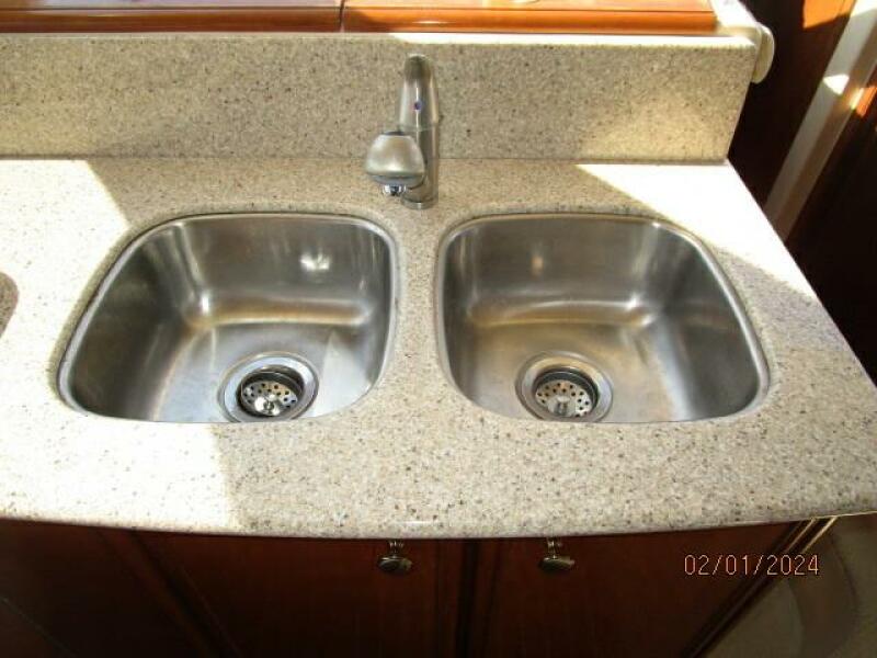 41' Meridian galley sinks