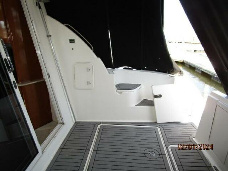 41' Meridian aftdeck starboard