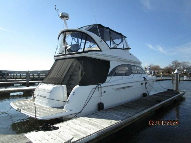 41' Meridian starboard aft profile
