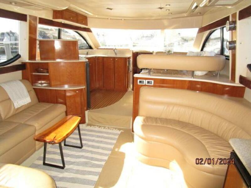 41' Meridian salon forward