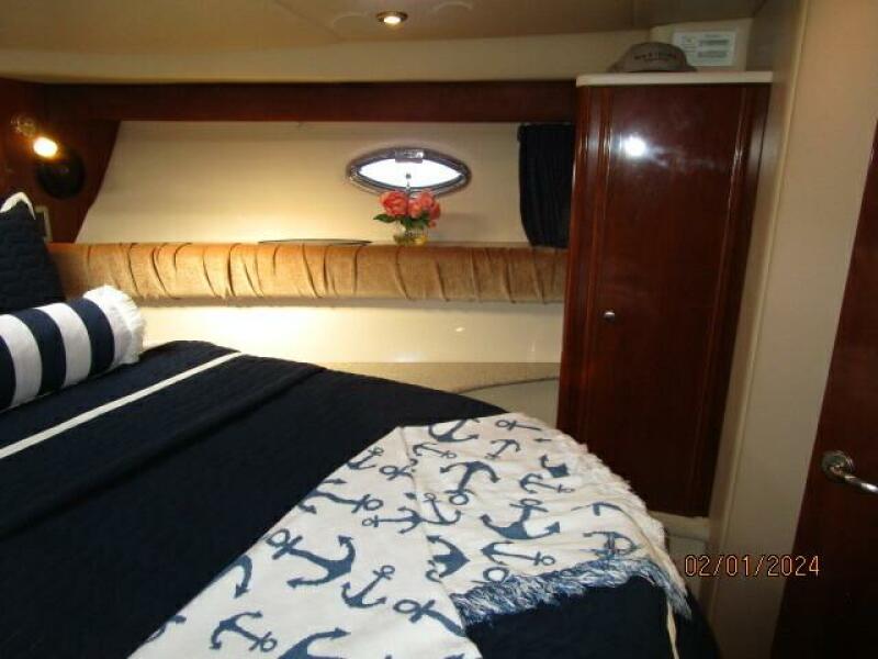 41' Meridian master stateroom starboard
