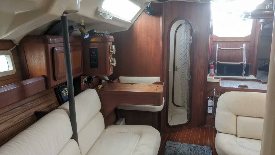Draft Choice 41ft Hunter Yacht For Sale