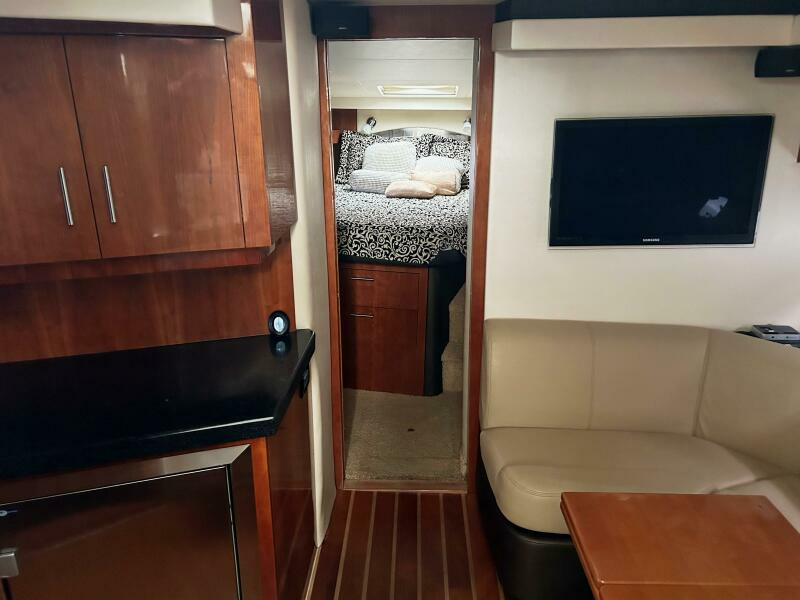 Salon forward to Master Stateroom