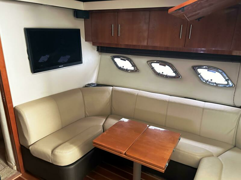 Salon, starboard side 2