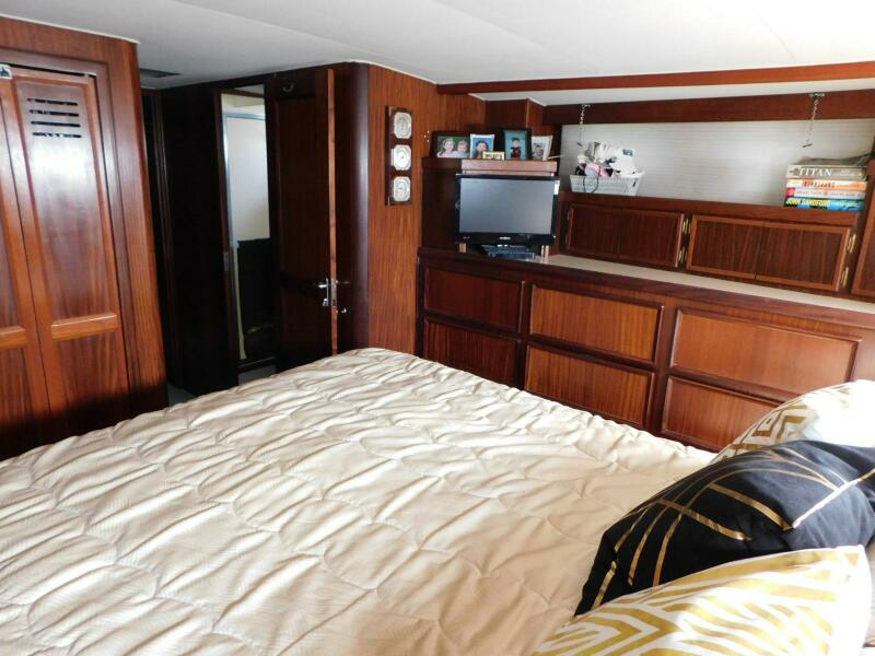 Mimi s Folly 53ft Hatteras Yacht For Sale