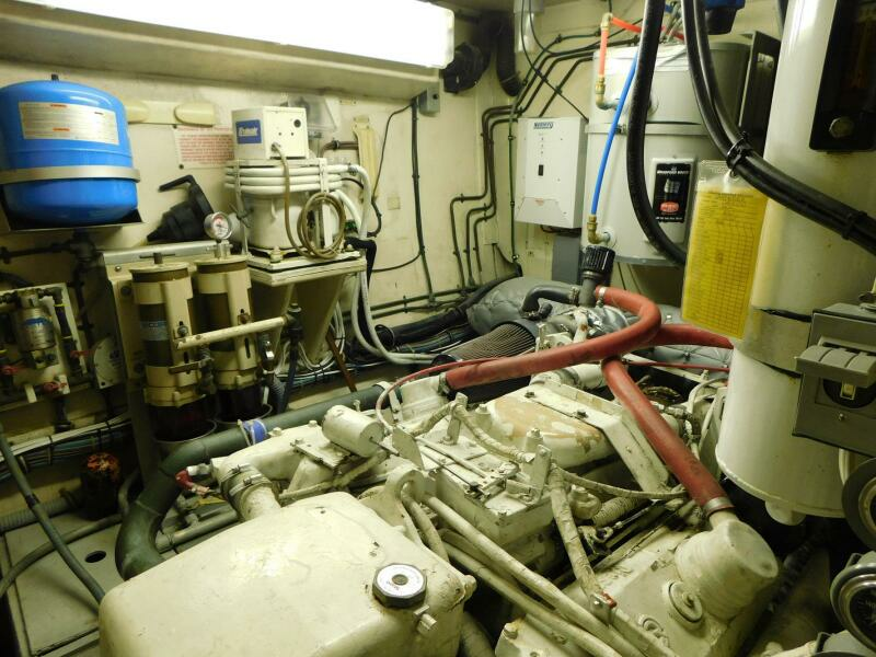 Mimi s Folly 53ft Hatteras Yacht For Sale