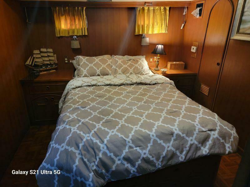 1987 Marine Trader Wide Body