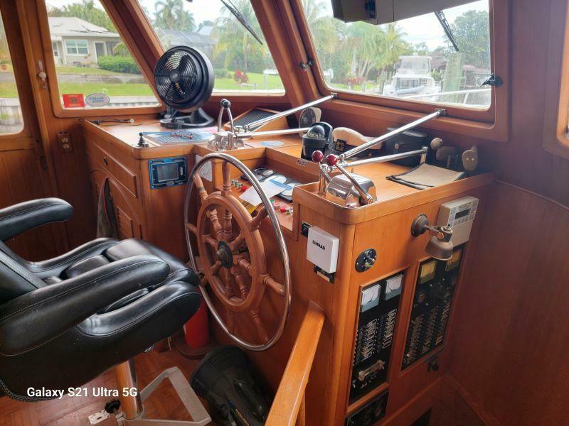 1987 Marine Trader Wide Body