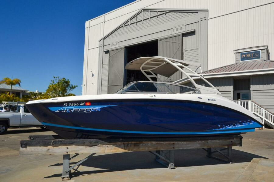 2021 Yamaha Boats 250 AR