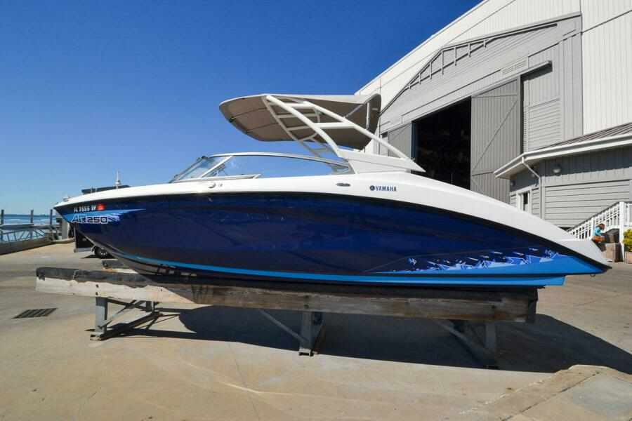 2021 Yamaha Boats 250 AR