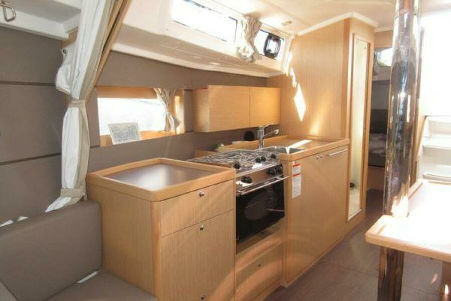 Second Wind 38ft Beneteau Yacht For Sale