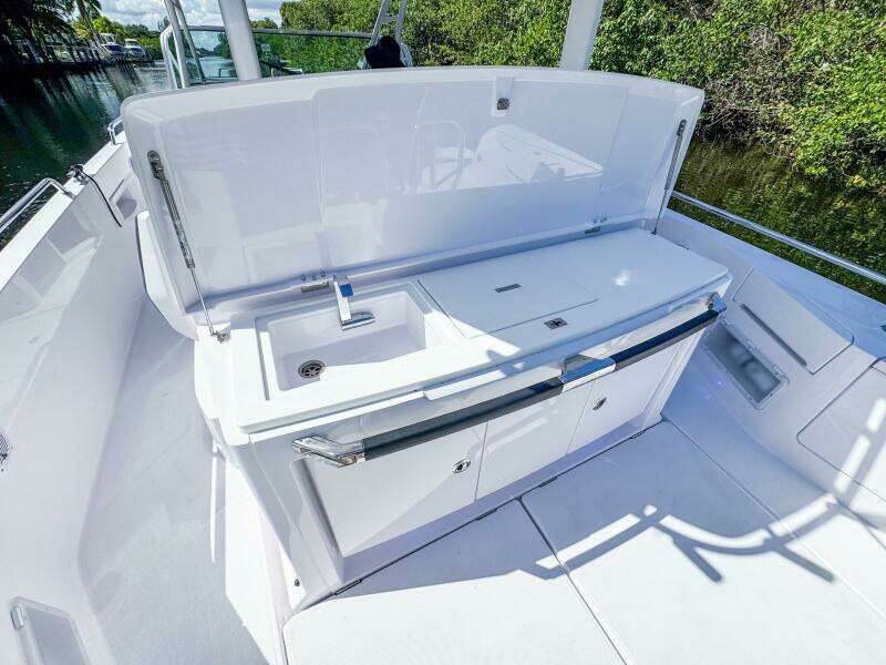 37ft Axopar Yacht For Sale