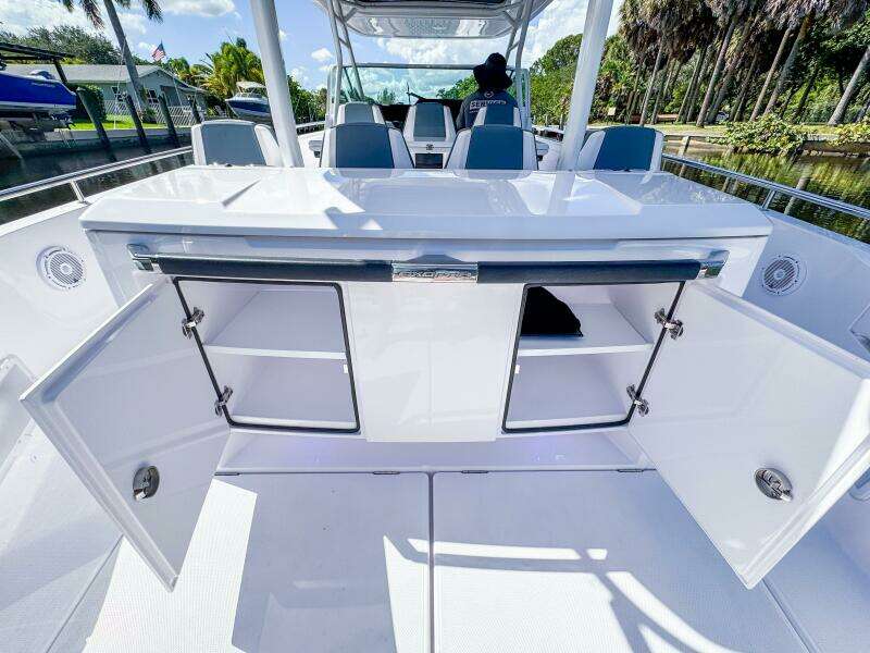37ft Axopar Yacht For Sale