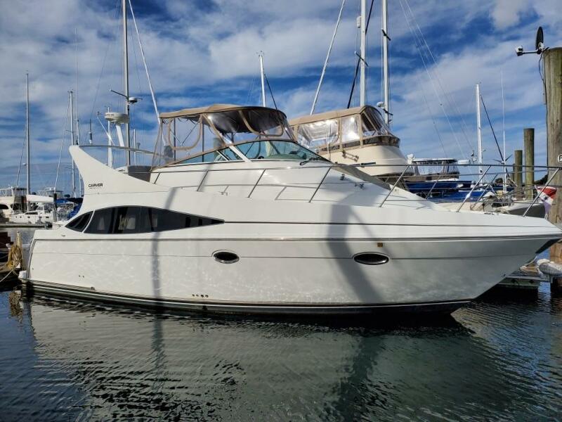 36' 2005 Carver 360 Mariner