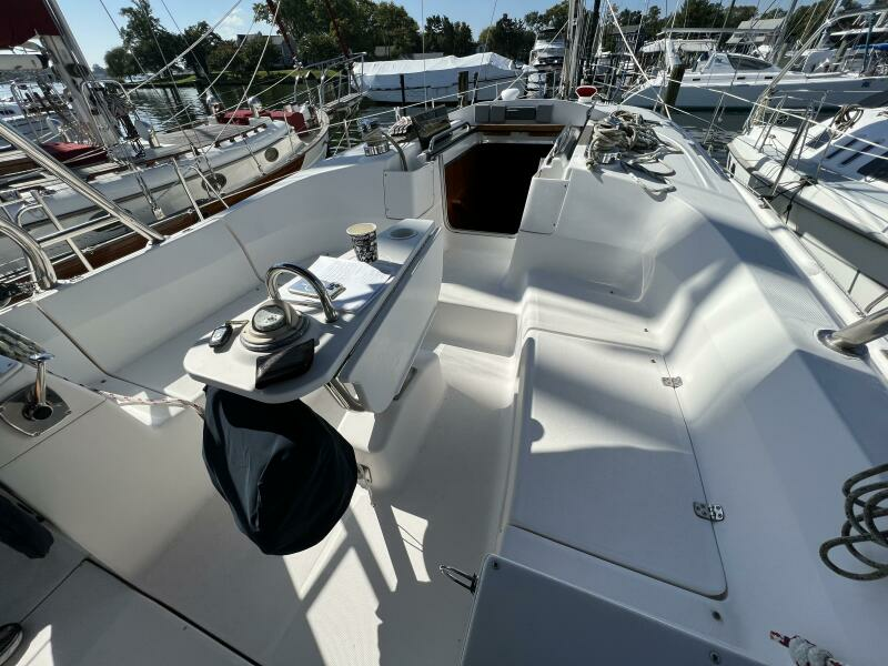 2011 Hunter 39