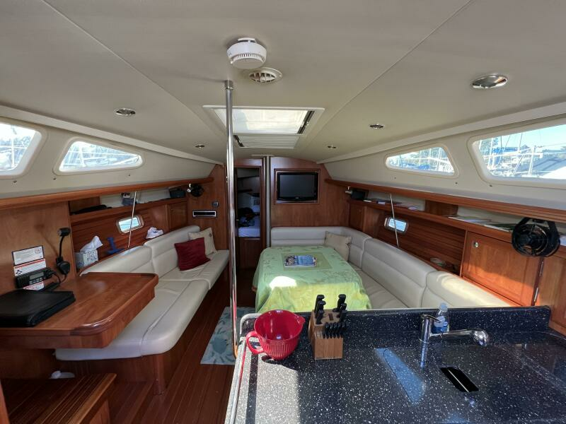 2011 Hunter 39