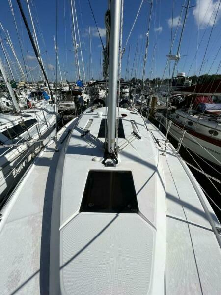 2011 Hunter 39